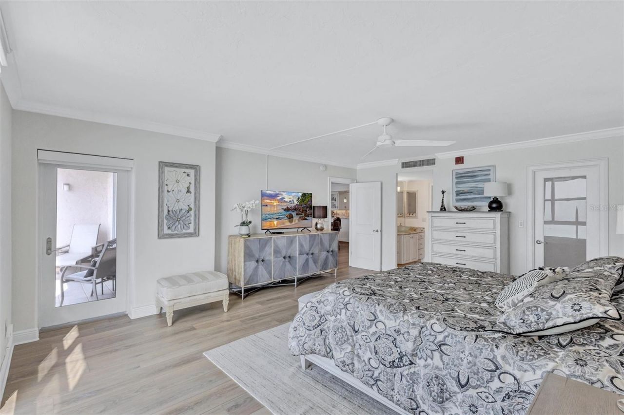 1212 Benjamin Franklin Drive, Unit 1001, Sarasota, FL 34236 Photo