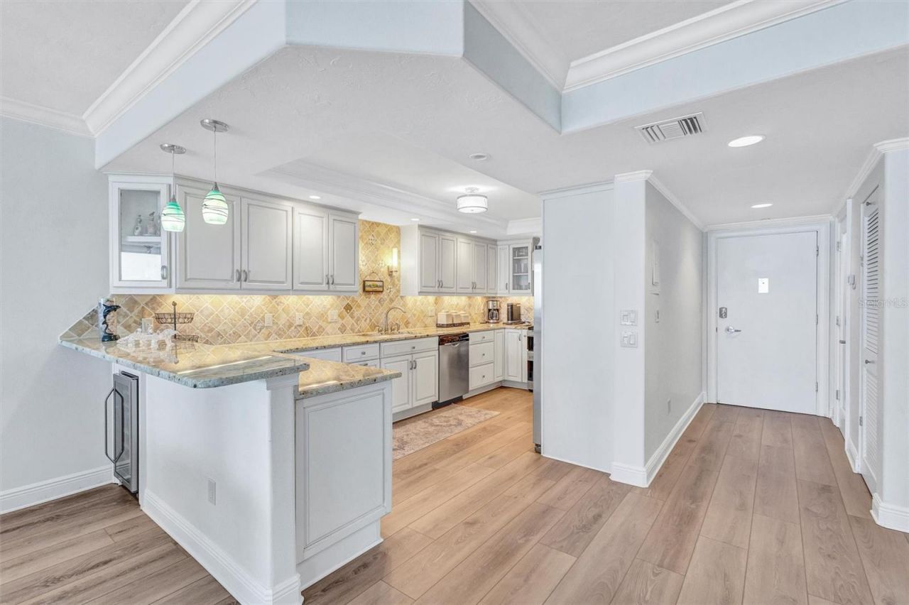 1212 Benjamin Franklin Drive, Unit 1001, Sarasota, FL 34236 Photo