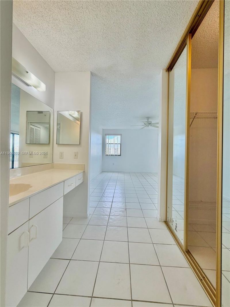 2334 S Cypress Bend Dr , Unit 505, Pompano Beach, FL 33069 Photo