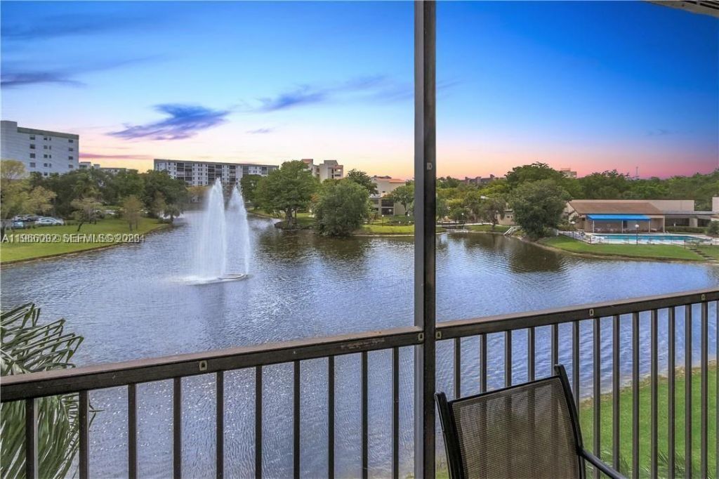 2334 S Cypress Bend Dr , Unit 505, Pompano Beach, FL 33069 Photo