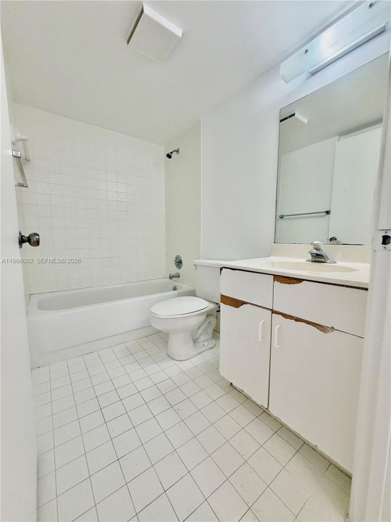 2334 S Cypress Bend Dr , Unit 505, Pompano Beach, FL 33069 Photo