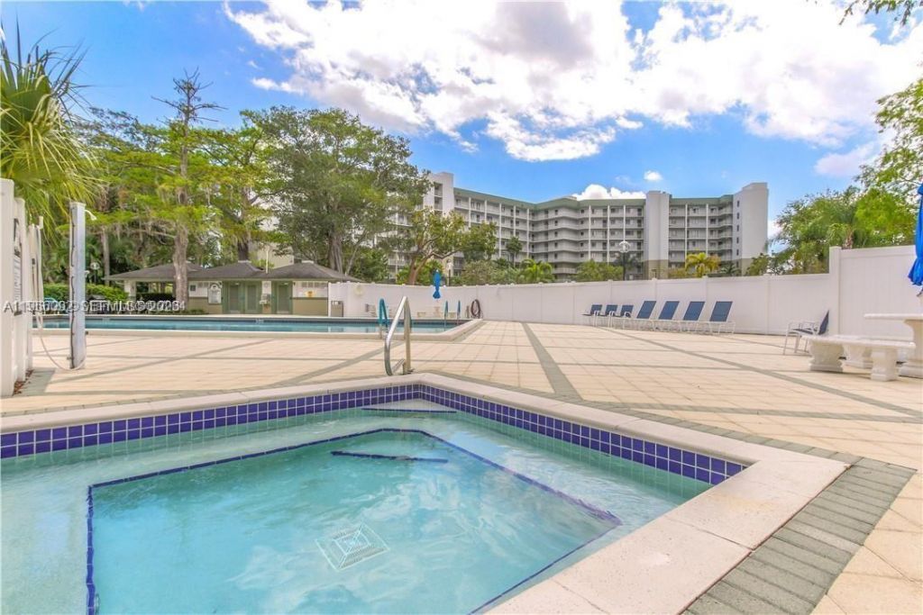 2334 S Cypress Bend Dr , Unit 505, Pompano Beach, FL 33069 Photo