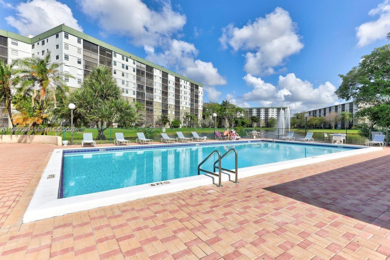 2334 S Cypress Bend Dr , Unit 505, Pompano Beach, FL 33069 Photo