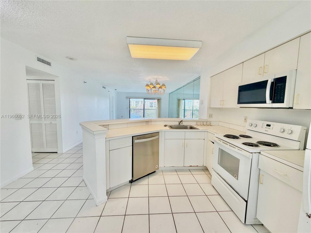 2334 S Cypress Bend Dr , Unit 505, Pompano Beach, FL 33069 Photo