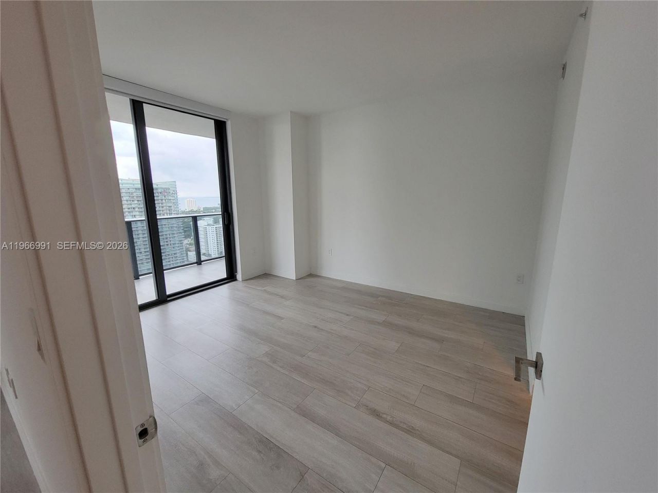 45 SW 9th St, Unit 3404, Miami, FL 33130 Photo