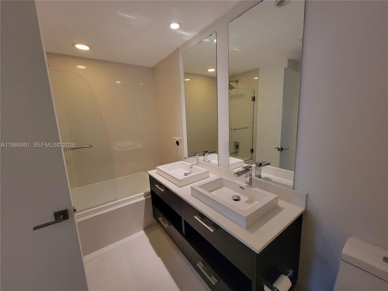 45 SW 9th St, Unit 3404, Miami, FL 33130 Photo
