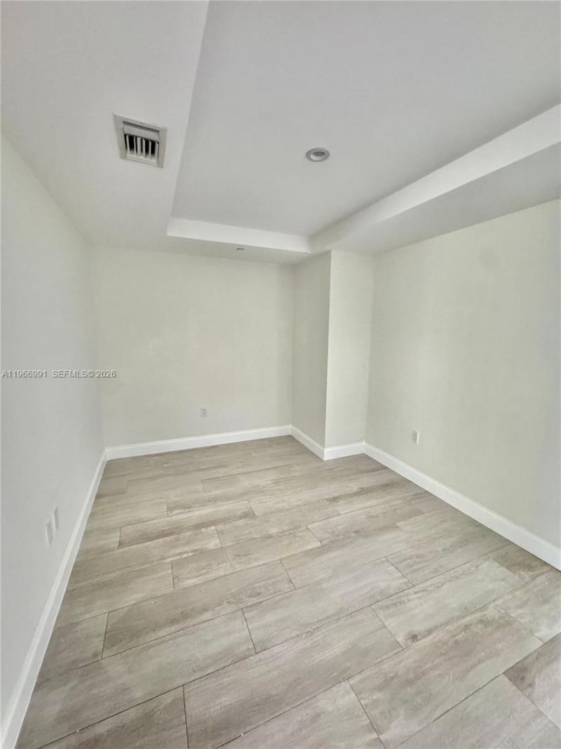 45 SW 9th St, Unit 3404, Miami, FL 33130 Photo