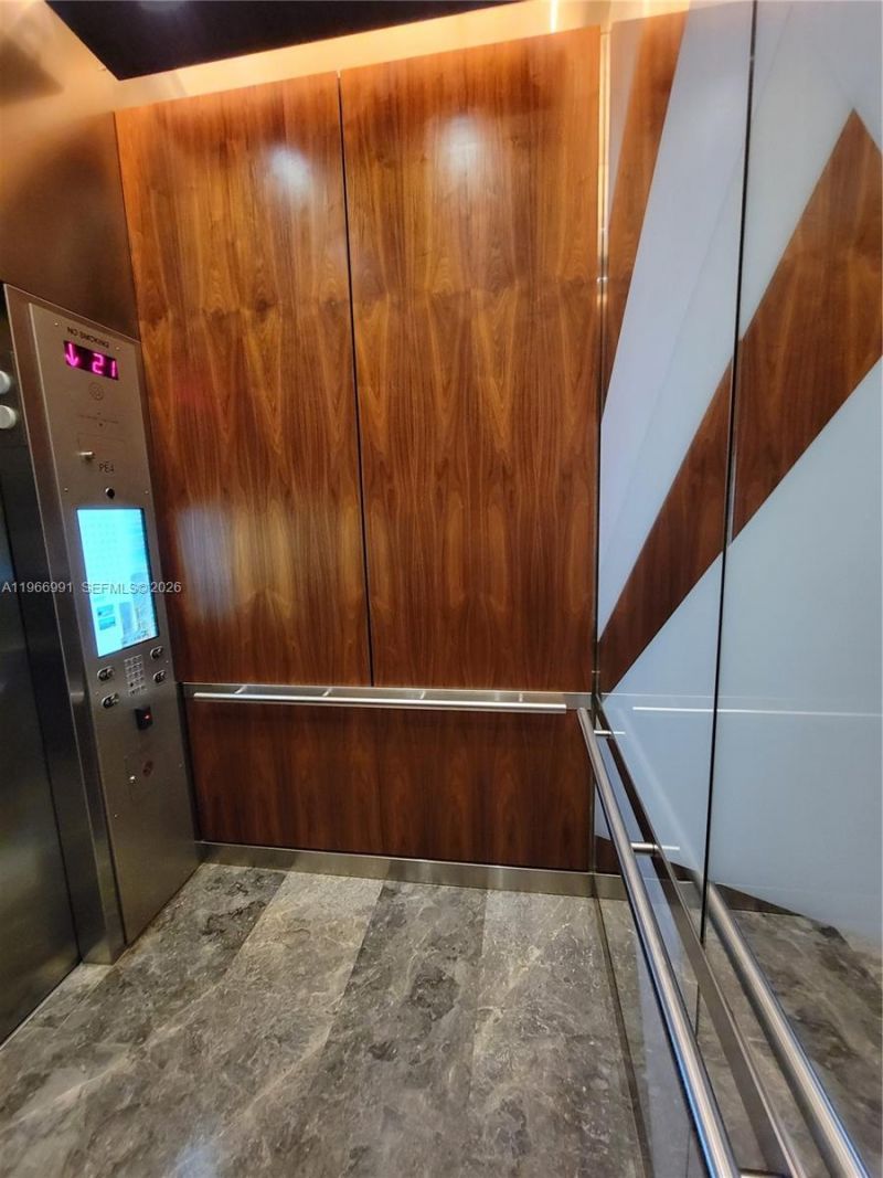 45 SW 9th St, Unit 3404, Miami, FL 33130 Photo