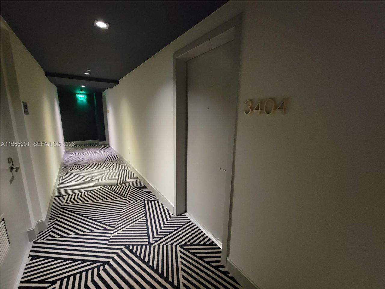 45 SW 9th St, Unit 3404, Miami, FL 33130 Photo
