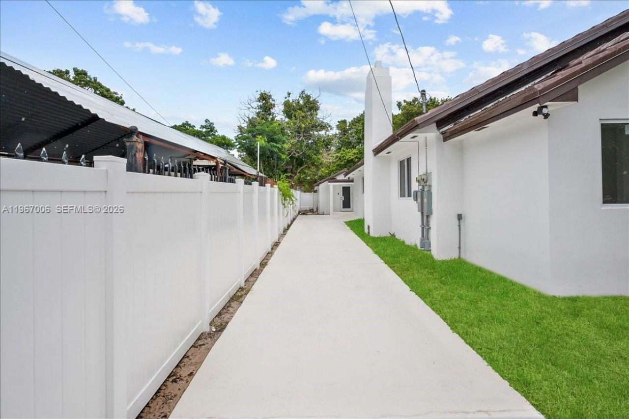 3389 NW 14th Ave, Miami, FL 33142 Photo