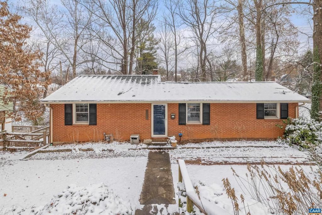 1002 Glendale Rd, Charlottesville, VA 22901 Main Photo