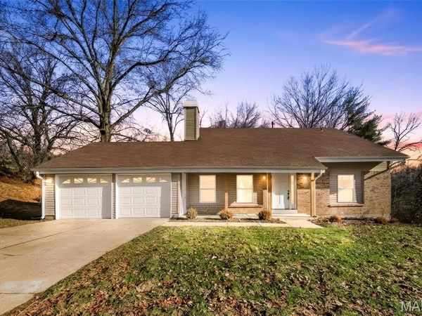 12768 Coachlight Square Drive, Florissant, MO 63033
