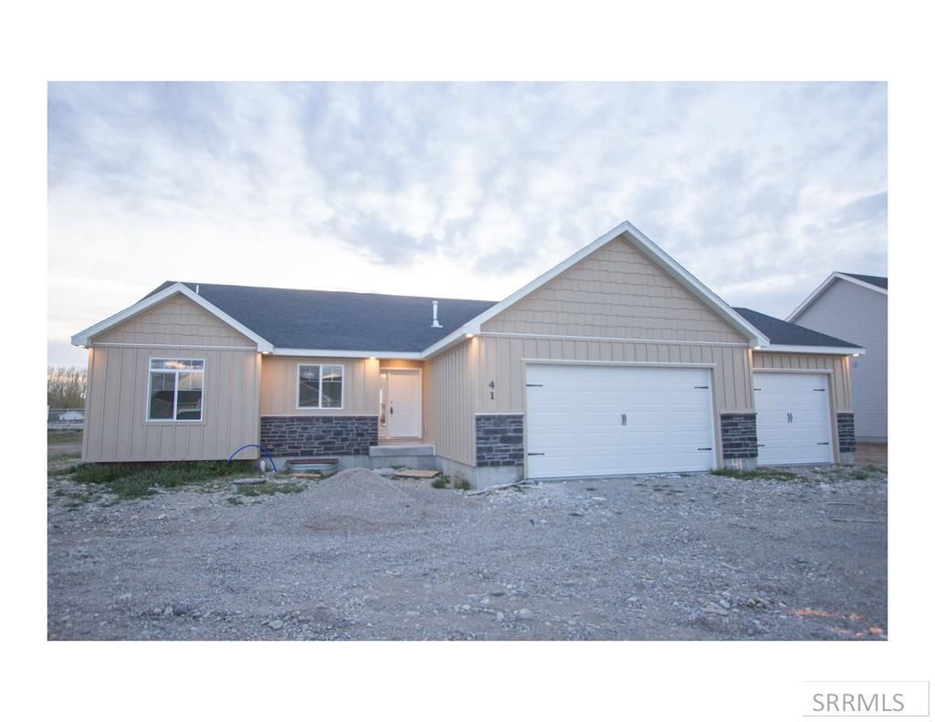 41 N White Pine Ln, Rigby, ID 83442 Main Photo