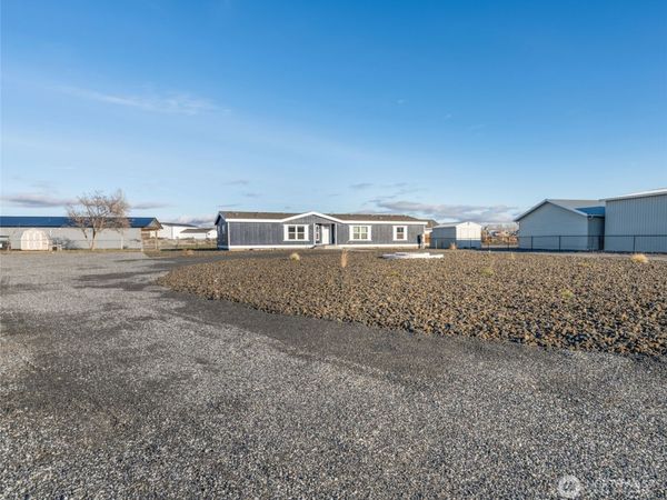 734 Lakeside Way SW, Mattawa, WA 99349