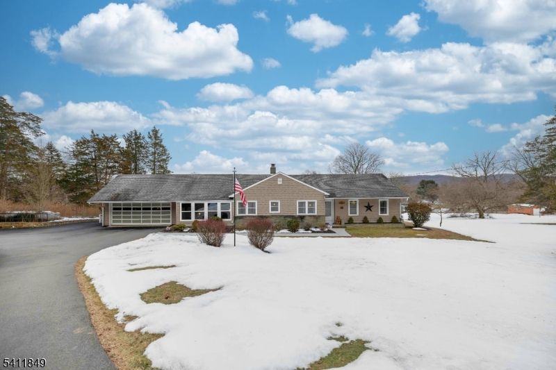 16 Dogwood Ln, Washington, NJ 07882 Main Photo