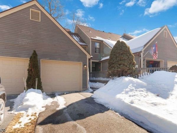 16 Quincy Ln, West Milford, NJ 07480