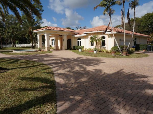 650 E Rambling Drive, Wellington, FL 33414