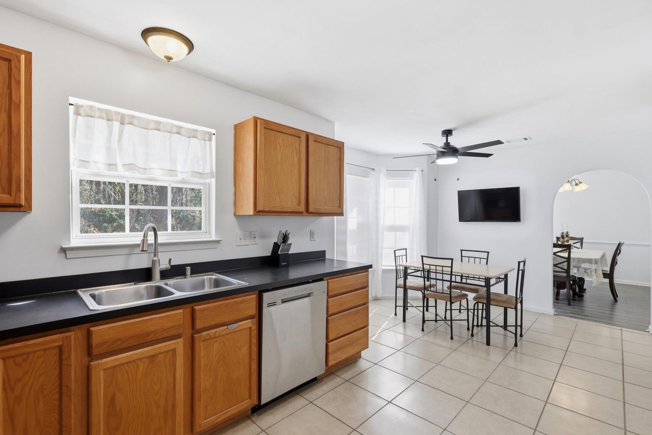 405 Stefan Drive Photo 12