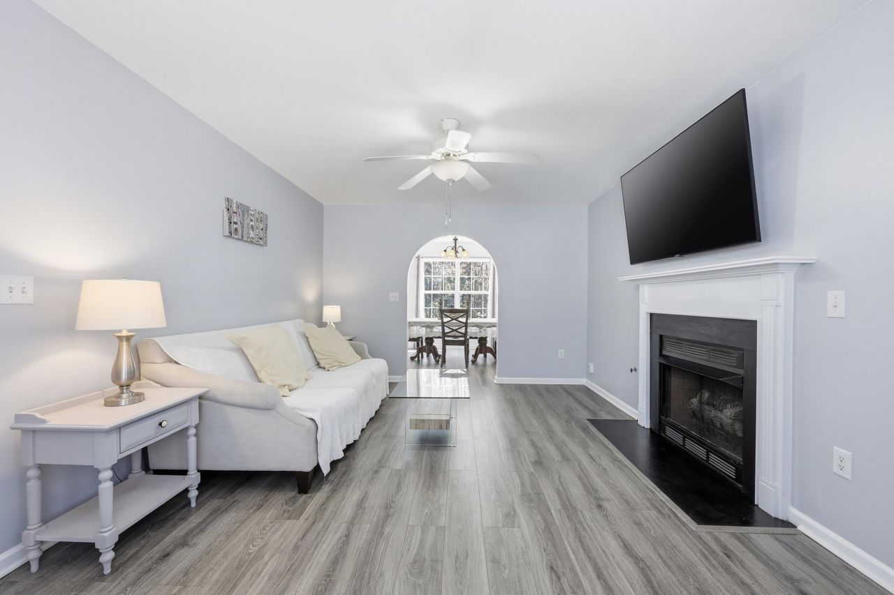 405 Stefan Drive Photo 6