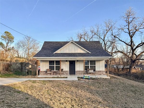 411 S Lee Avenue, Tahlequah, OK 74464