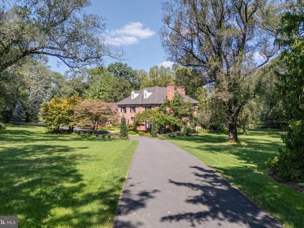 1593 SAUCON VALLEY ROAD, BETHLEHEM, PA 18015