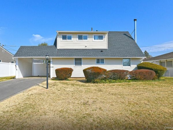 33 Robin , Levittown, NY 11756