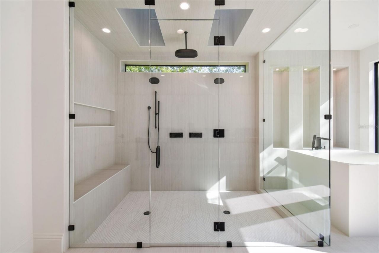 17720 Royal Eagle Lane, Lutz, FL 33549 Photo