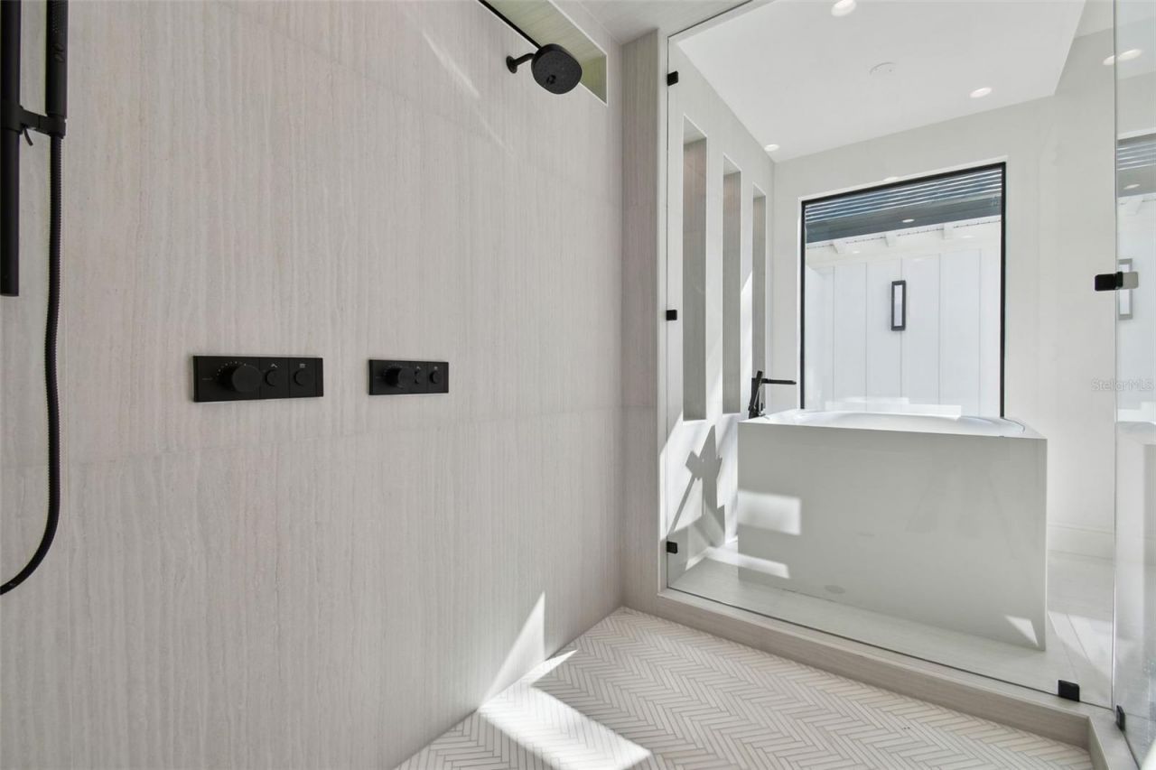 17720 Royal Eagle Lane, Lutz, FL 33549 Photo