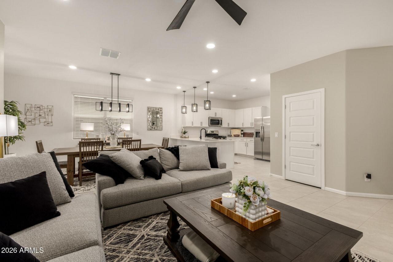 3232 W Juniper Canyon Drive, Phoenix, AZ 85083 Main Photo