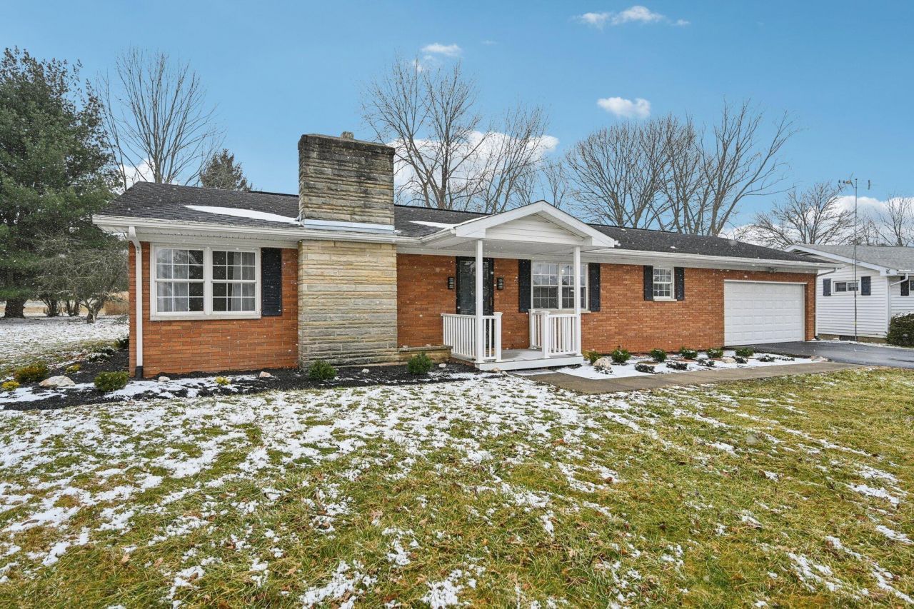 1050 Lake View Drive, Zanesville, OH 43701 Main Photo