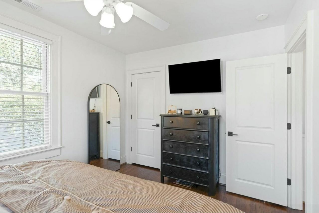 51 Gadsden Street Photo 18