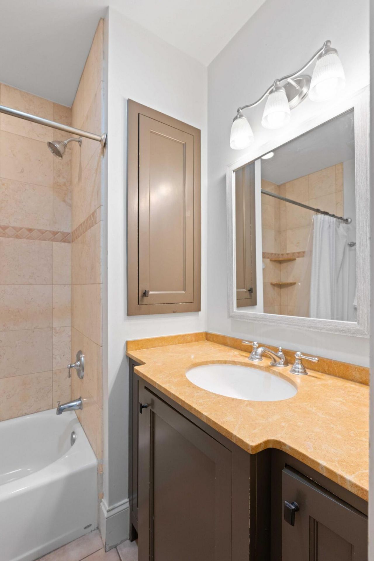 51 Gadsden Street Photo 21