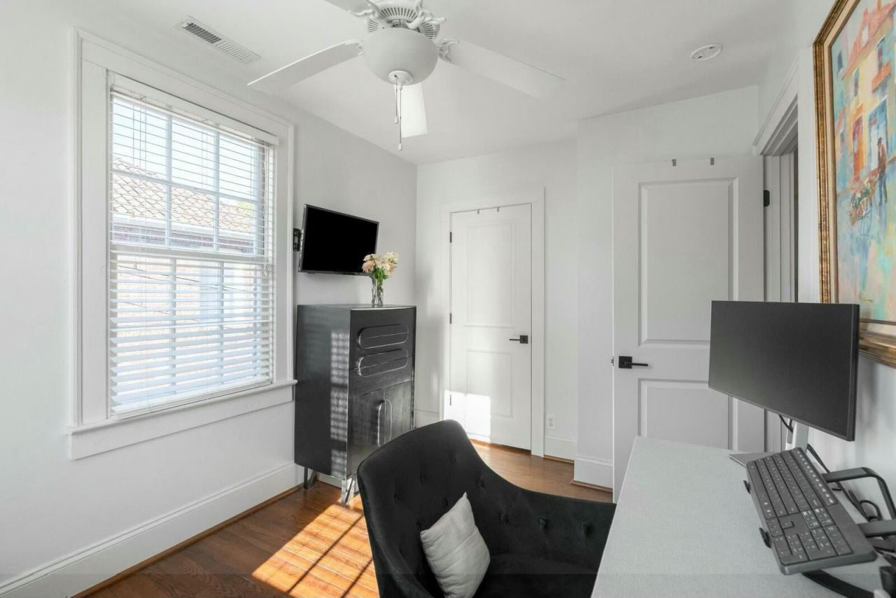 51 Gadsden Street Photo 23