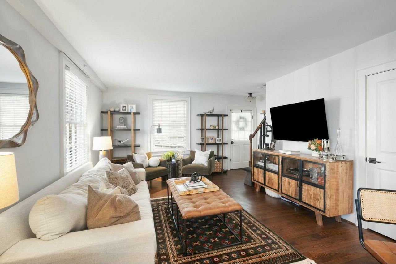 51 Gadsden Street Photo 6