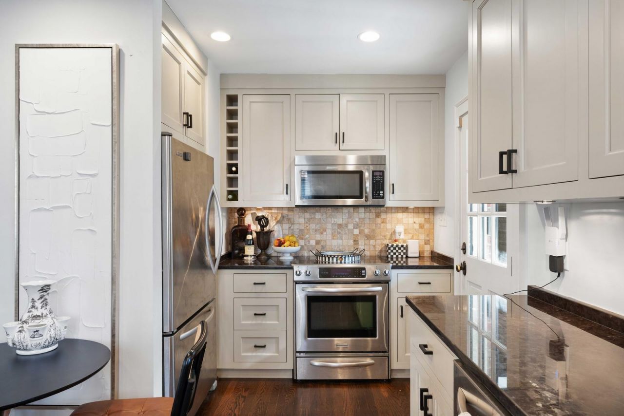 51 Gadsden Street Photo 7