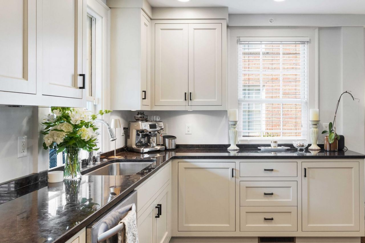 51 Gadsden Street Photo 8