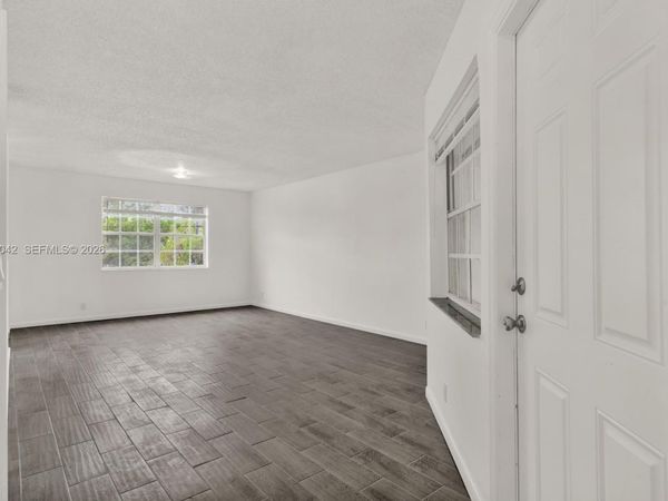 8621 SW 5th St , Unit 201, Pembroke Pines, FL 33025