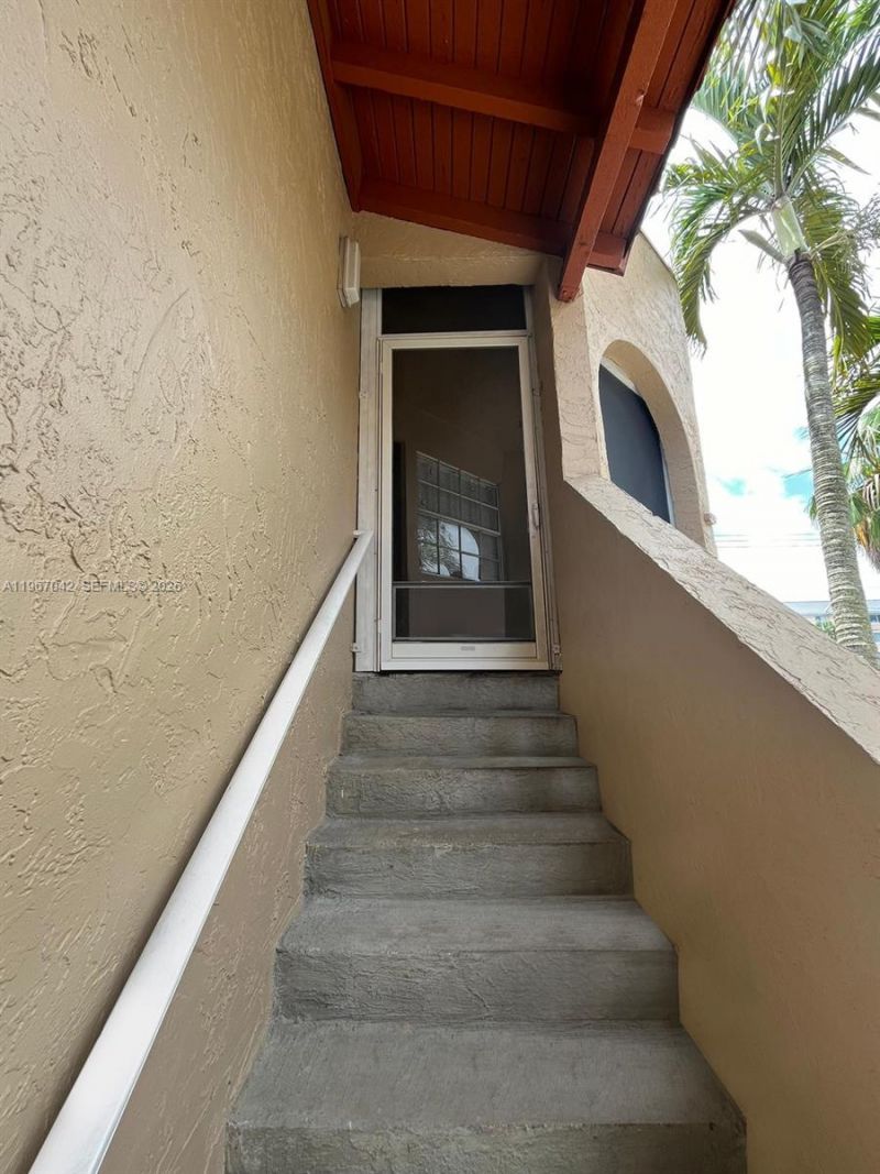 8621 SW 5th St , Unit 201, Pembroke Pines, FL 33025 Photo