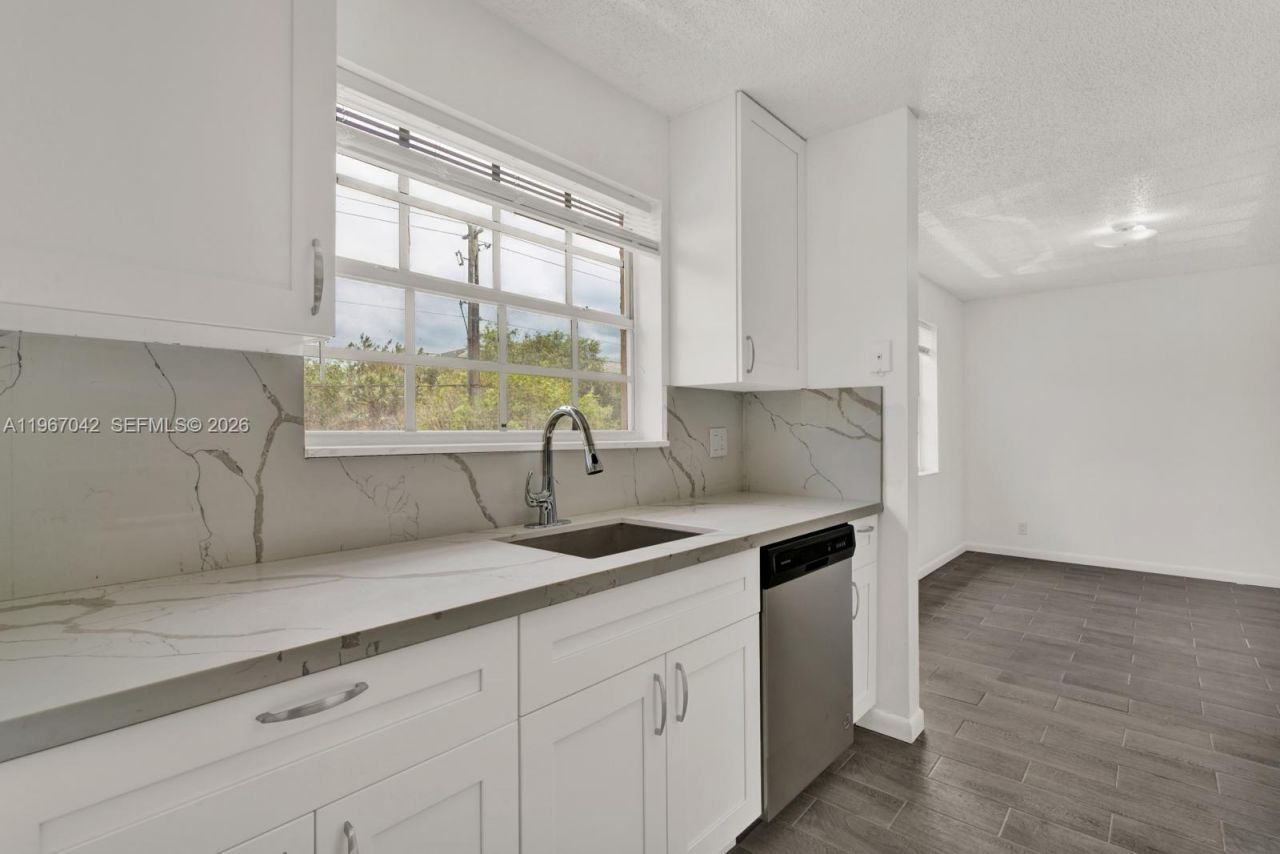 8621 SW 5th St , Unit 201, Pembroke Pines, FL 33025 Photo