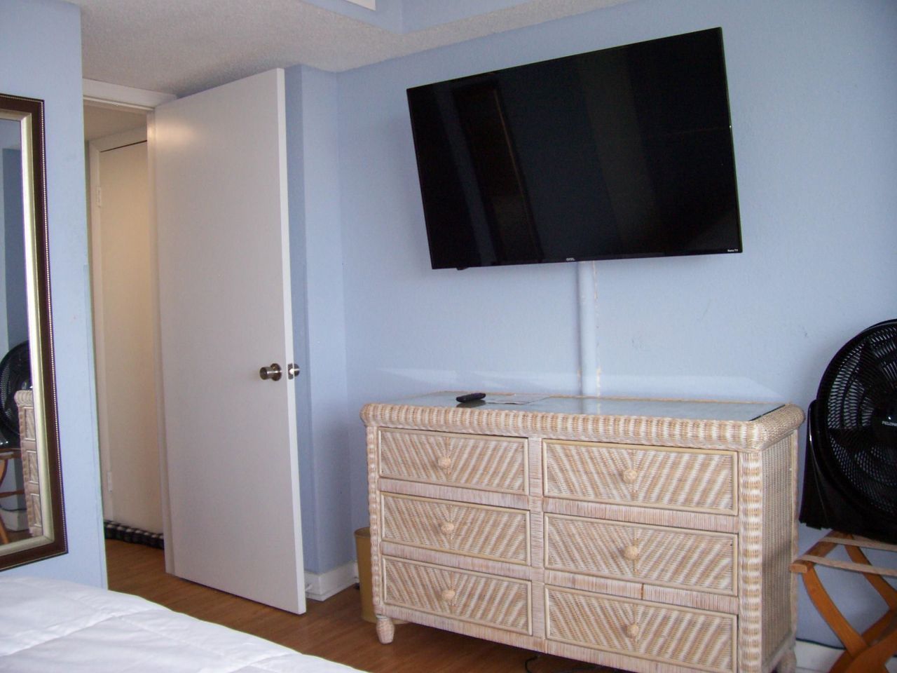 9550 Shore Dr.  Photo 5