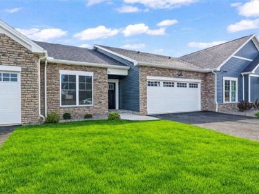 105 Cedarway Circle, Unit 411, Webster, NY 14580