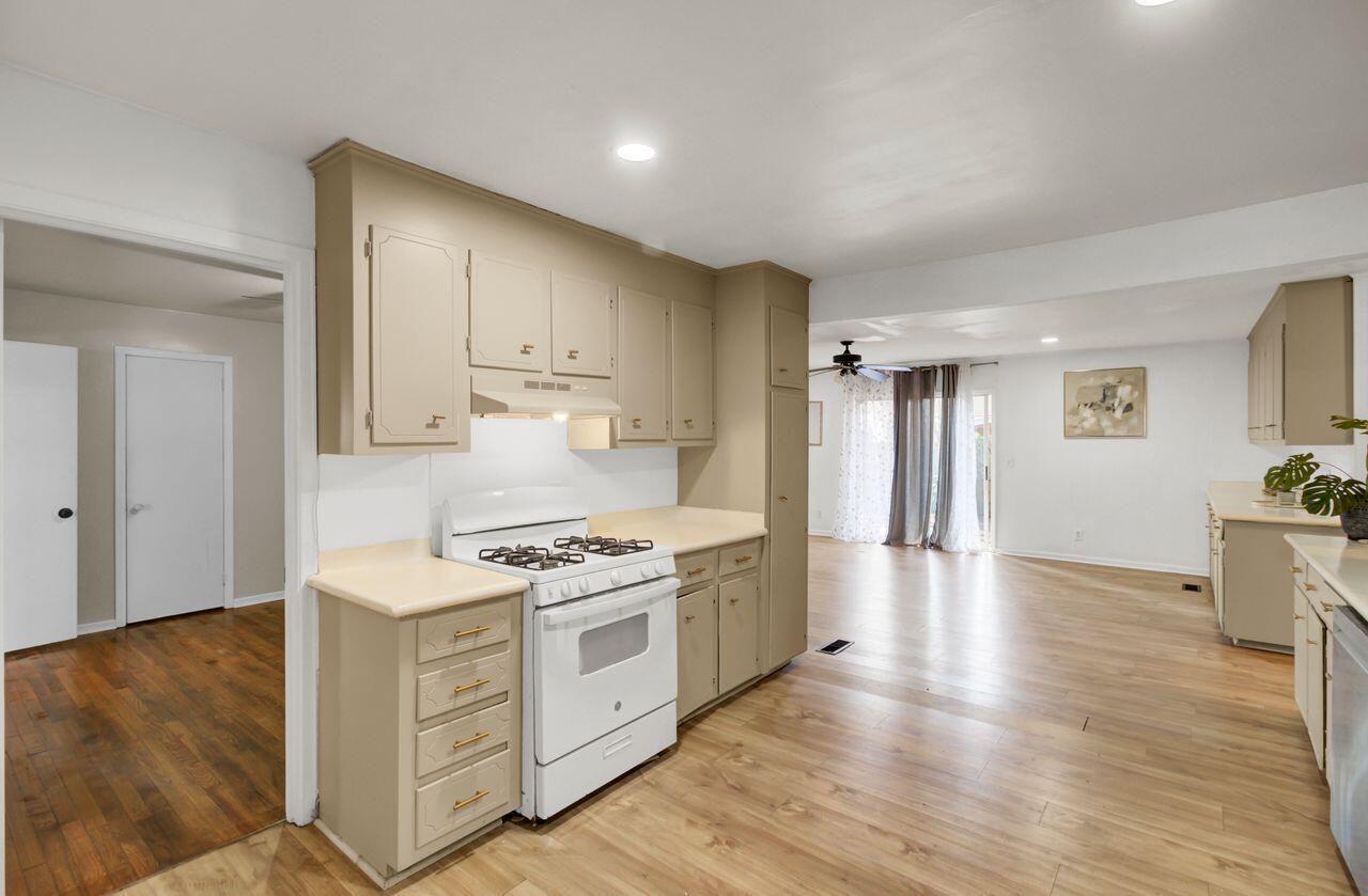 5809 Stewart Street Photo 10