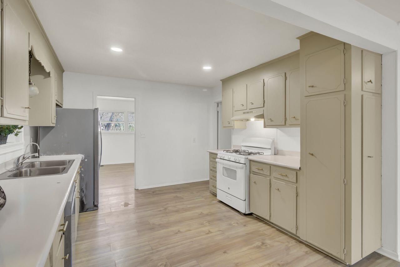 5809 Stewart Street Photo 13