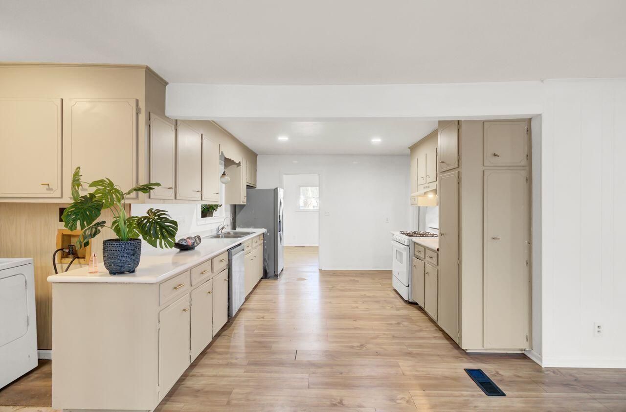 5809 Stewart Street Photo 9