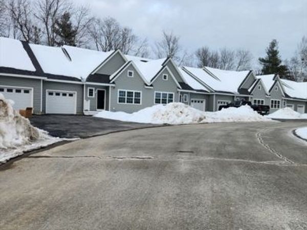 32 Four Seasons Drive, Unit 32, Hampstead, NH 03841