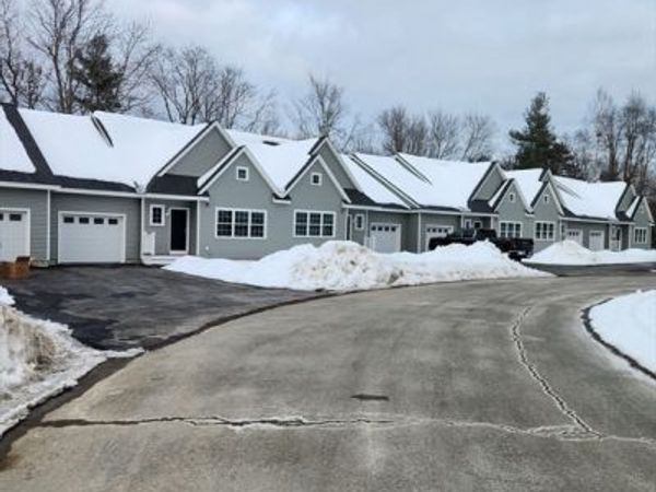 30 Four Seasons Drive, Unit 30, Hampstead, NH 03841