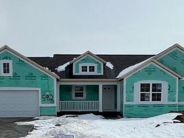 592 Lincoln Lawns Drive NW, Grand Rapids, MI 49534