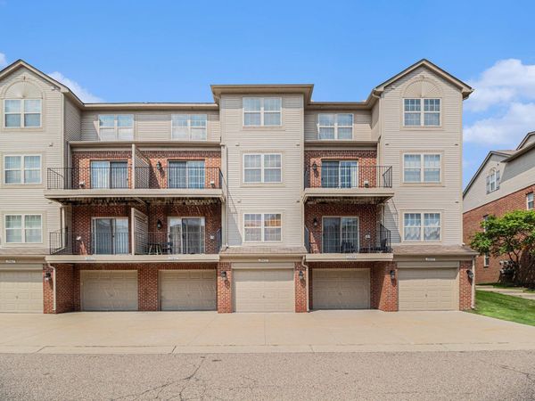 39459 Springwater Drive, Northville, MI 48168