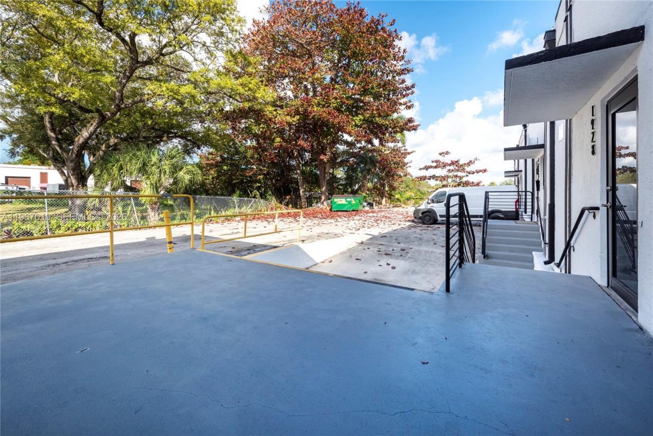 1920-1936 Stirling Rd , Dania Beach, FL 33004 Photo