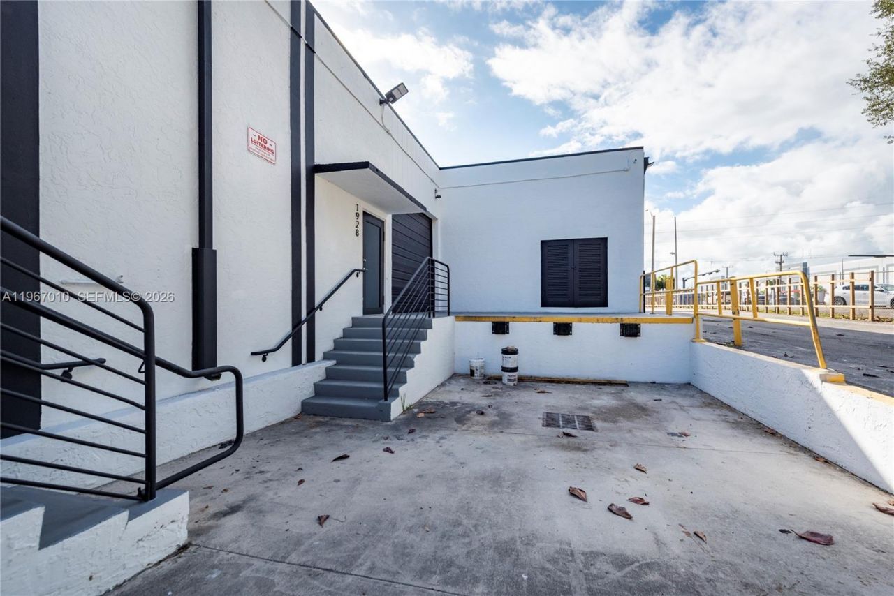 1920-1936 Stirling Rd , Dania Beach, FL 33004 Photo